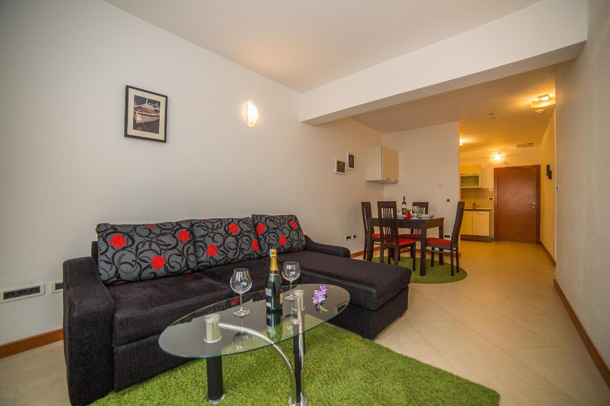 Apartments Milan Makarska Ruang foto