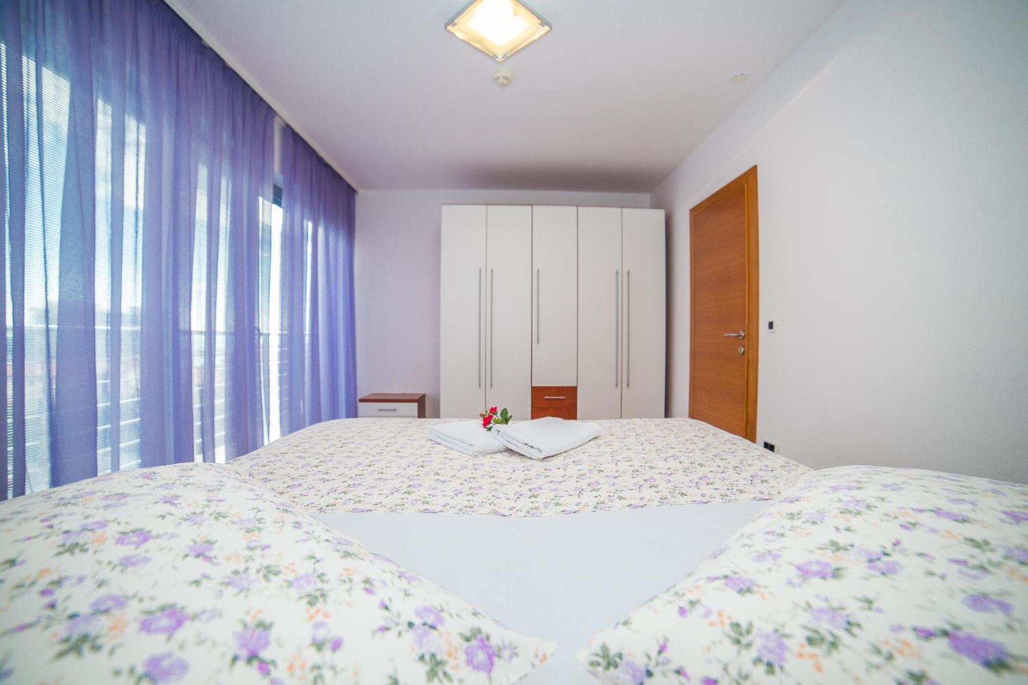 Apartments Milan Makarska Ruang foto