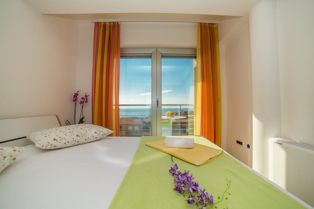 Apartments Milan Makarska Bagian luar foto