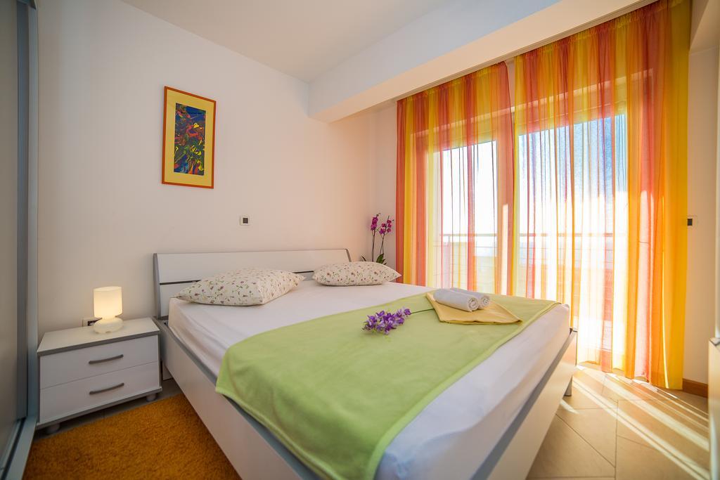 Apartments Milan Makarska Bagian luar foto
