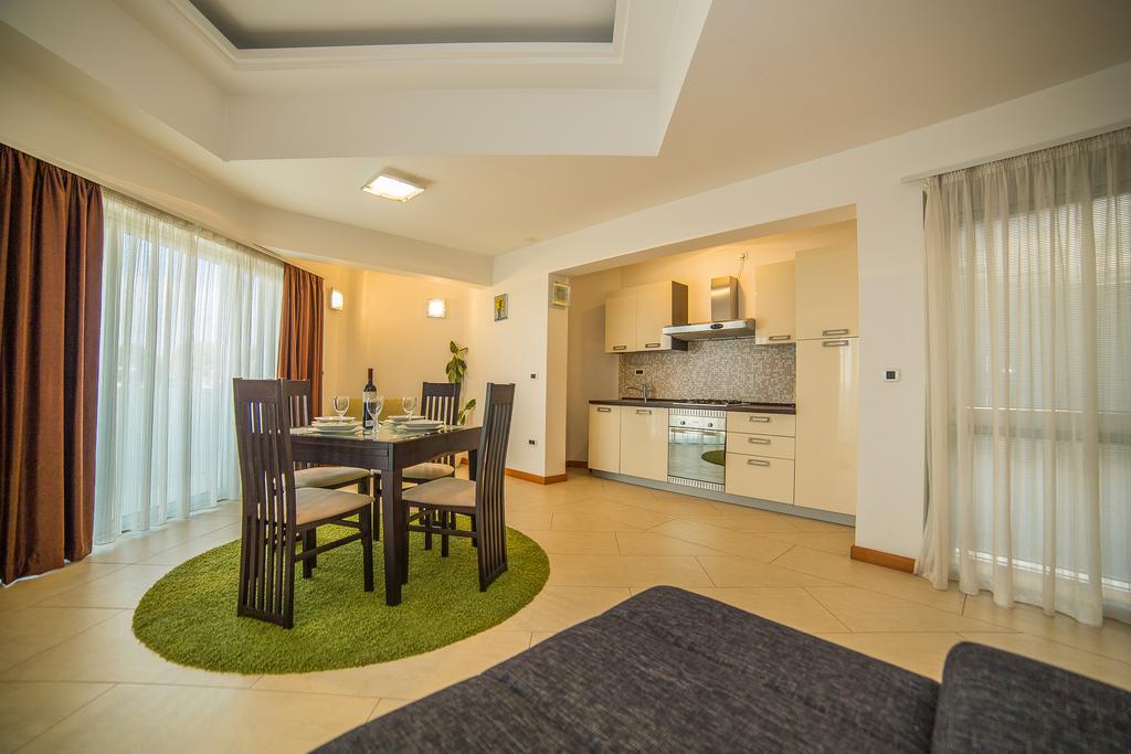 Apartments Milan Makarska Bagian luar foto