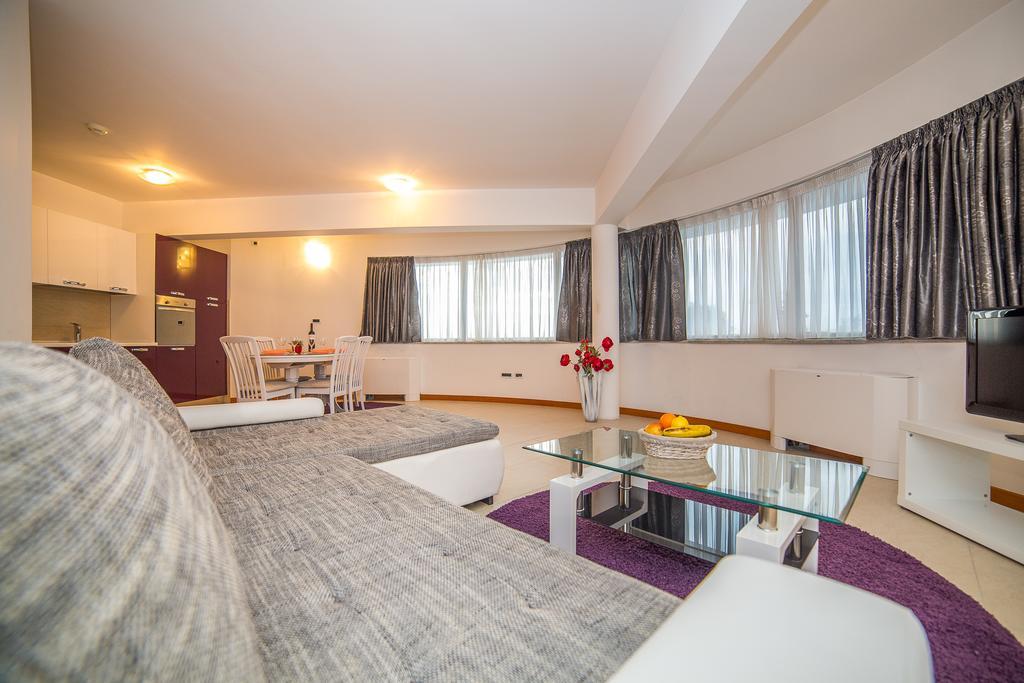 Apartments Milan Makarska Bagian luar foto