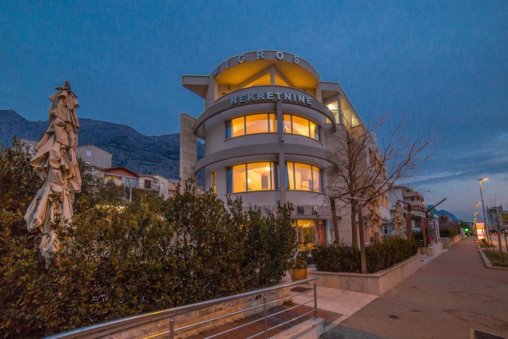 Apartments Milan Makarska Bagian luar foto
