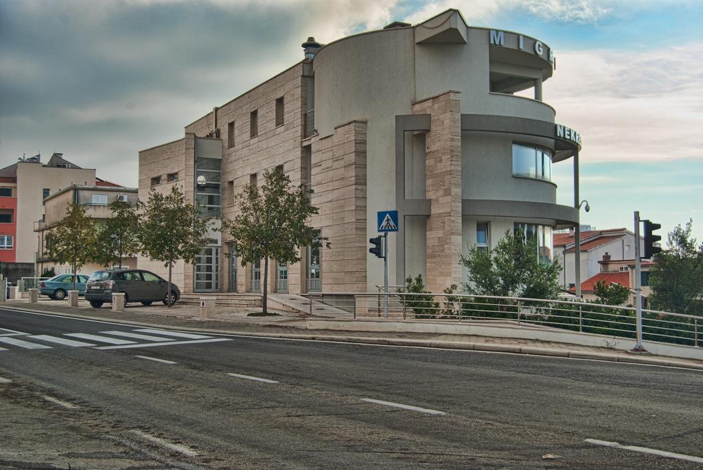 Apartments Milan Makarska Bagian luar foto